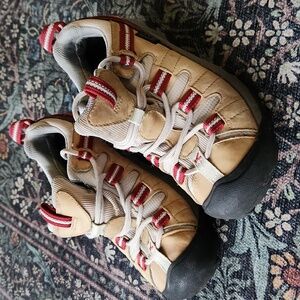 Keen Targhee Shoes Women's Walking, Hiking Shoes Brown, Maroon Size 6